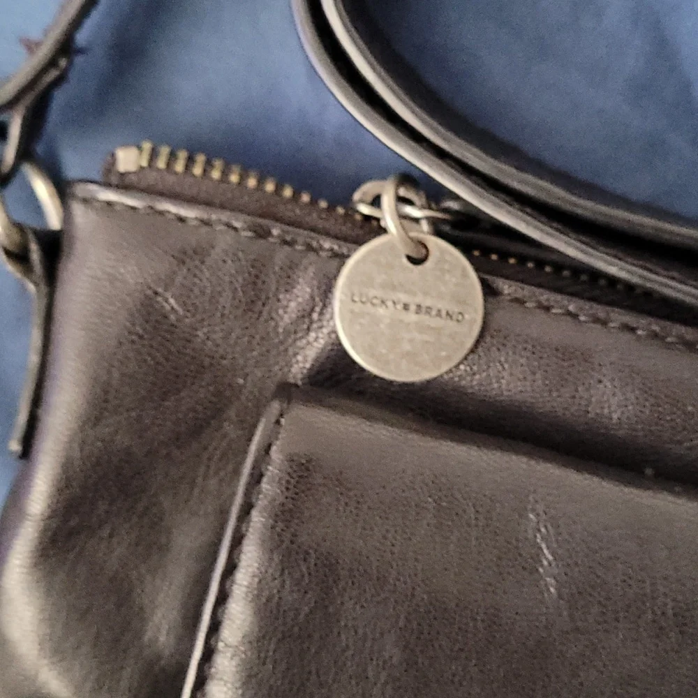 Crossbody - Picture 2 of 9